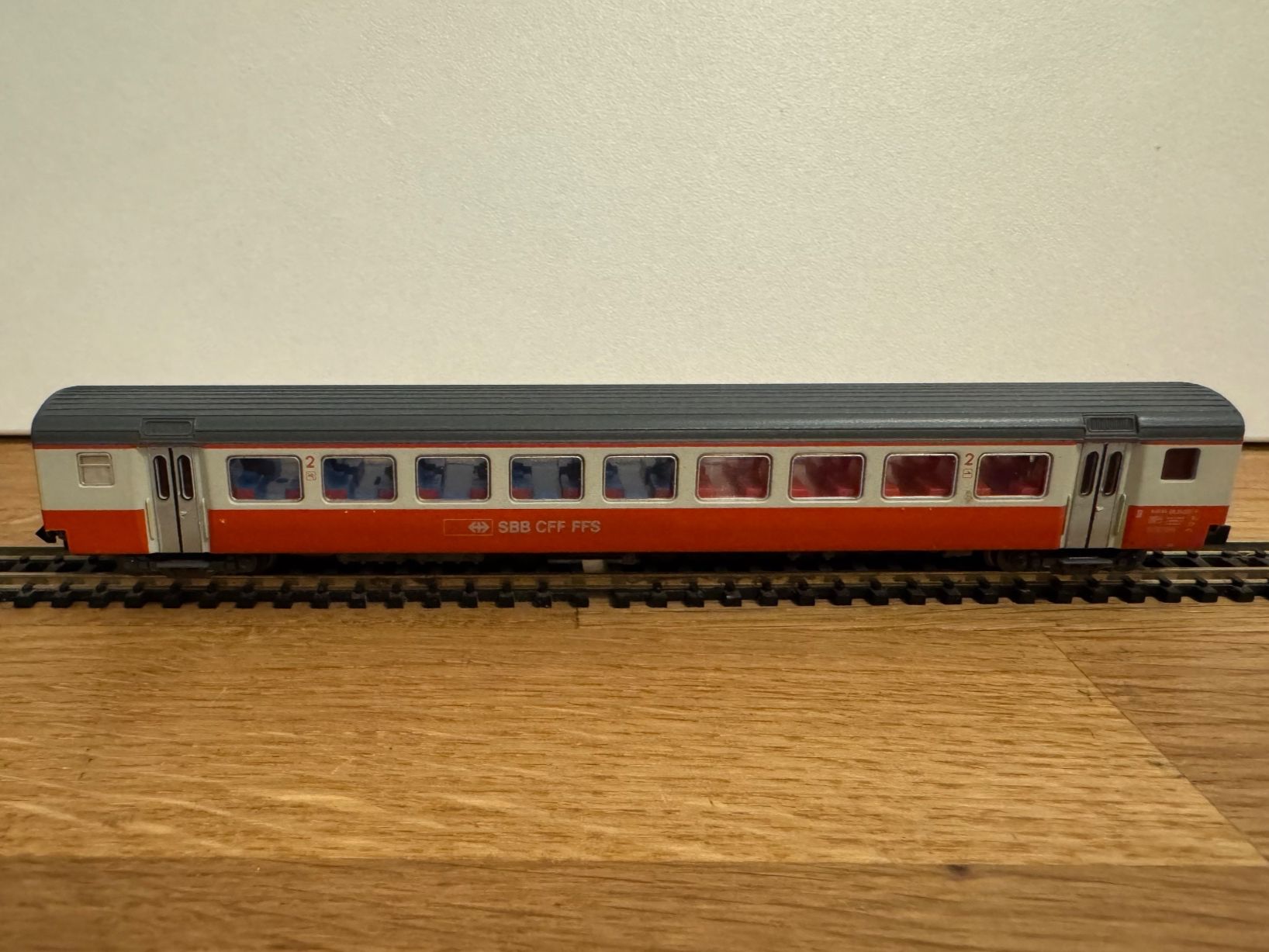 Trix Modelleisenbahnen: Minitrix SBB PW 2. Klasse Swiss Express – Neu (gemäss Beschreibung) aus Schlierbach von Look8