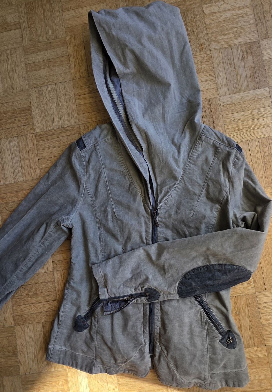 Nile Giacche: veste/blouson Nile Gris taille S – Usato da Yverdon-les-Bains venduto da van_dq65 2