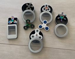 7 SELTENE Fidget Spinner, dazu 5 Dosen - guter Zustand!
