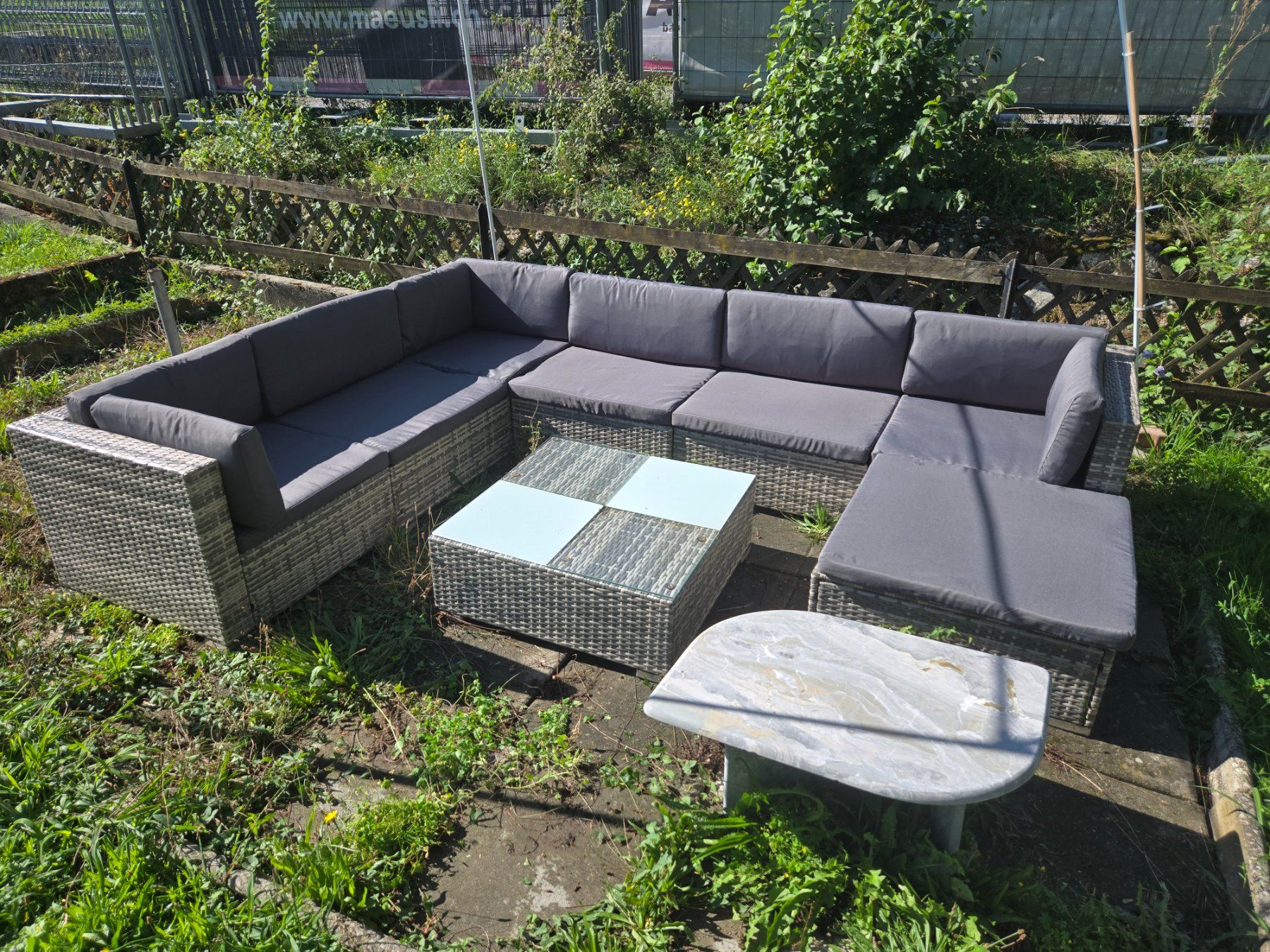 Divani: Gartensofa, Aussen Lounge mit Tisch Poly Rattan – Usato da Wiler b. Seedorf venduto da Peterundpaul