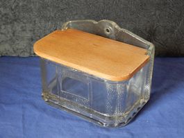 Hergiswil Salzmeste, Salzbehälter aus Glas mit Holzdeckel