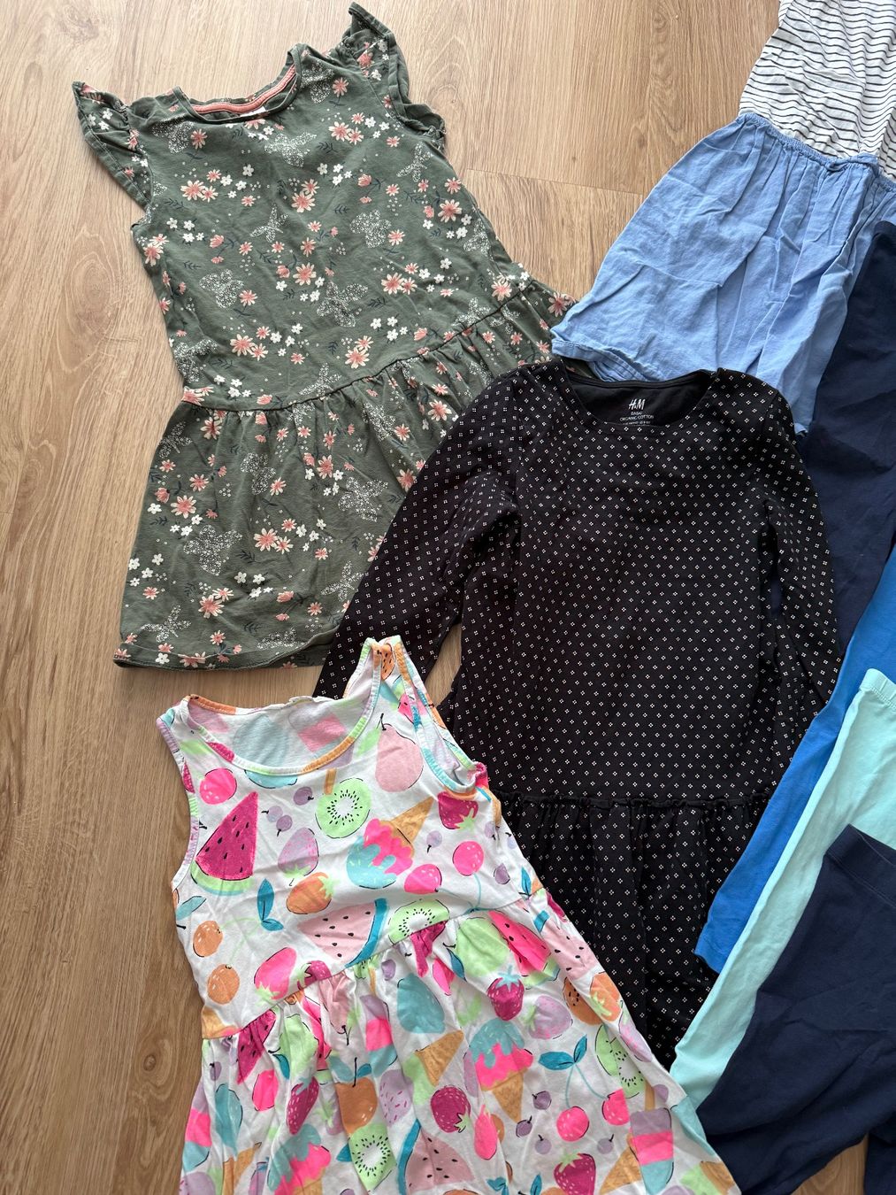 H&M Lotti & Set di vestiti: Sommerkleiderset Gr.134/140 – Usato da Sarnen venduto da Pinoccio6 1