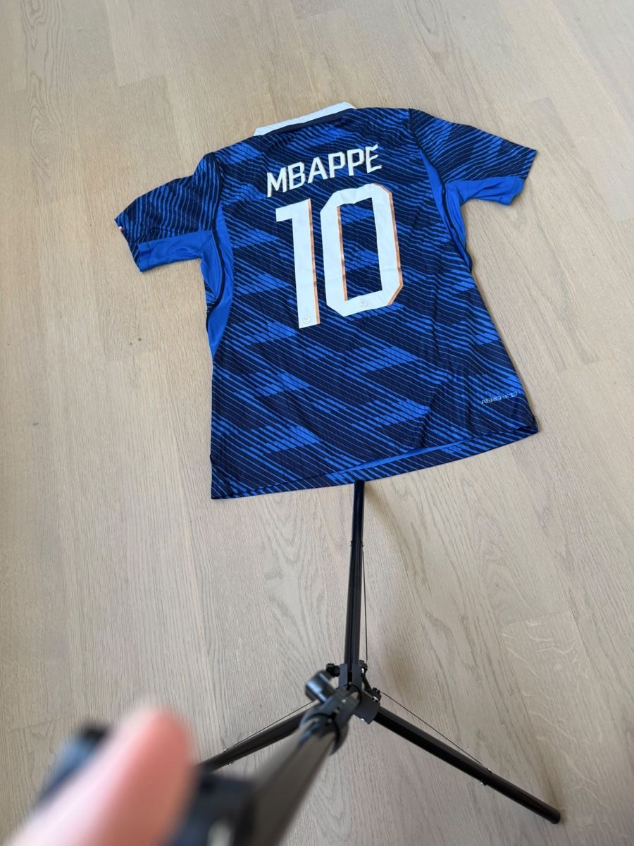 Maillots de corps & Pantalons: Mbappe Frankreich Performance Version Size L – Neuf (Voir description) à Allschwil par ale_99l7 1
