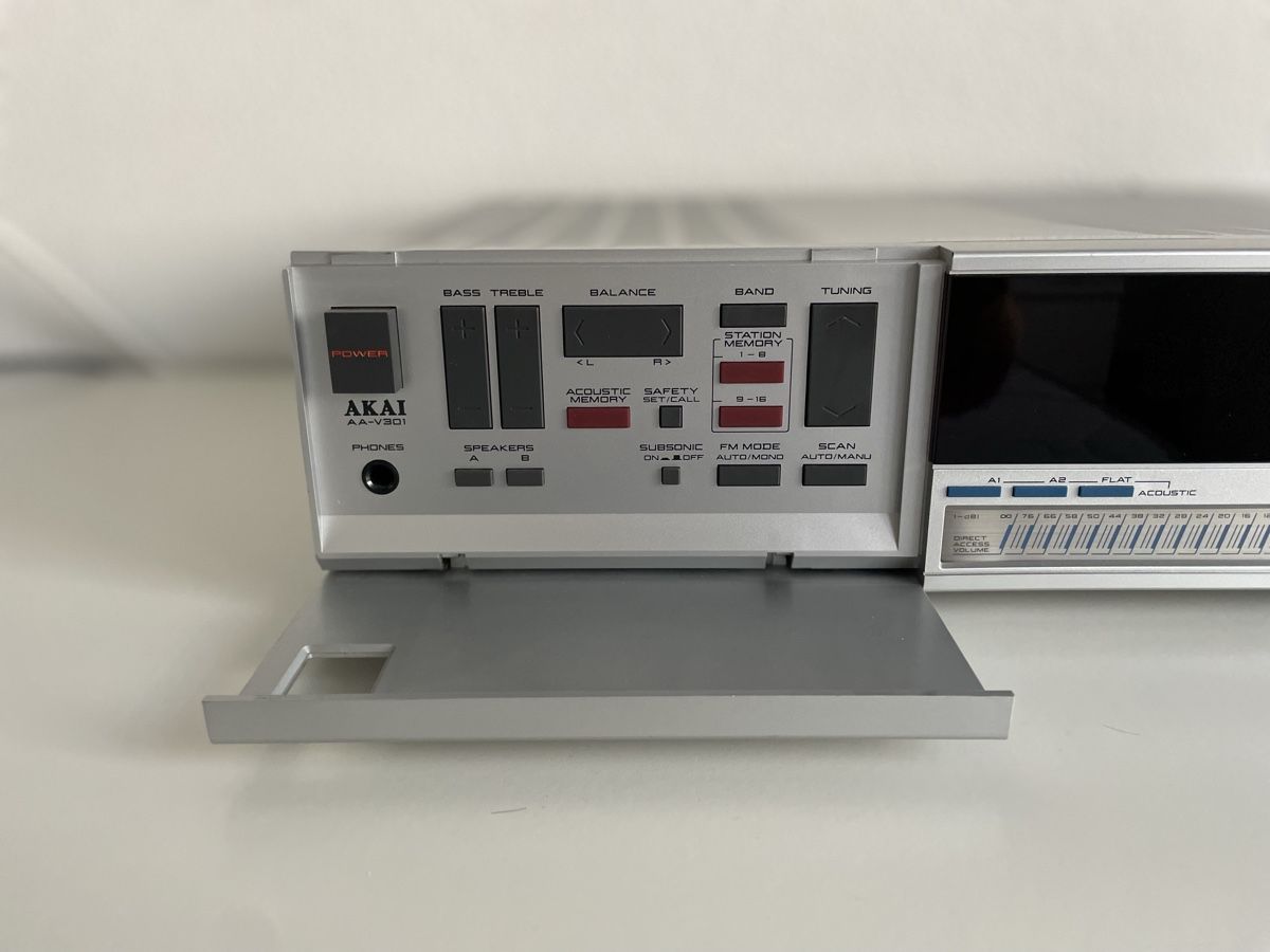 Akai Ricevitori: Akai AA V301 Reciever /Neuwertig – Nuovo (secondo la descrizione) da Freidorf TG venduto da acz_gv27 4