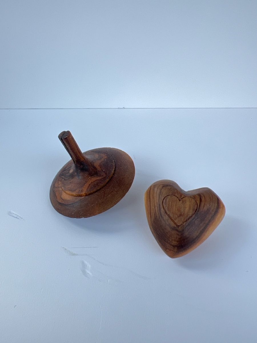 Tutte le decorazioni: Holz Kreisel Herz Deko Handgemacht – Usato da Altdorf UR venduto da JanAil