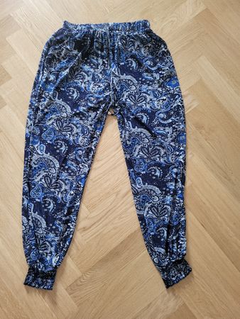 Sommerhose mit Muster, Grösse M, Blau-Weiss, Top Zustand!