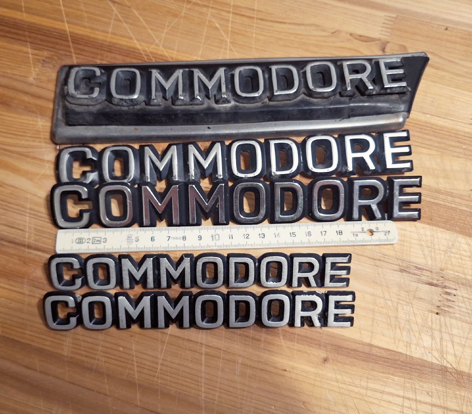 Opel Tutti pezzi di ricambio auto: Opel Commodore B Embleme – Usato da Triesen venduto da BLACKSHEEP75 2