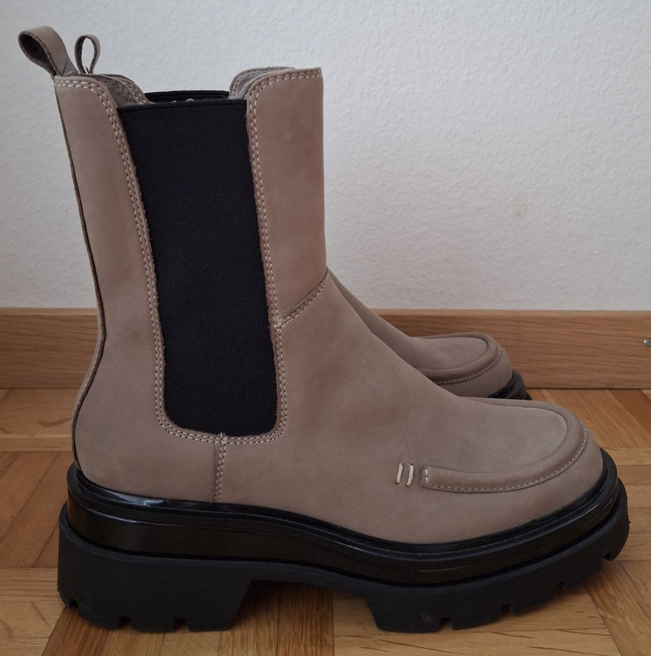 Tamaris Scarpe da donna: Tamaris Chelsea Boot – Nuovo (secondo la descrizione) da Gersau venduto da syl_5dsz 1