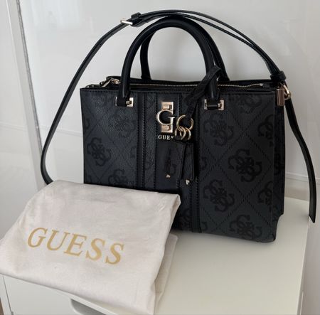 Handtasche Guess schwarz mit Schulterriemen 