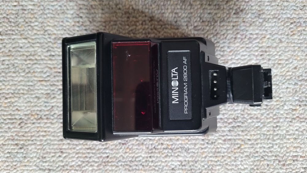 Minolta Fotocamera: Minolta Dynax 7000i mit Blitzgerät und Objektiven. – Usato da Aarwangen venduto da Striezi01 6