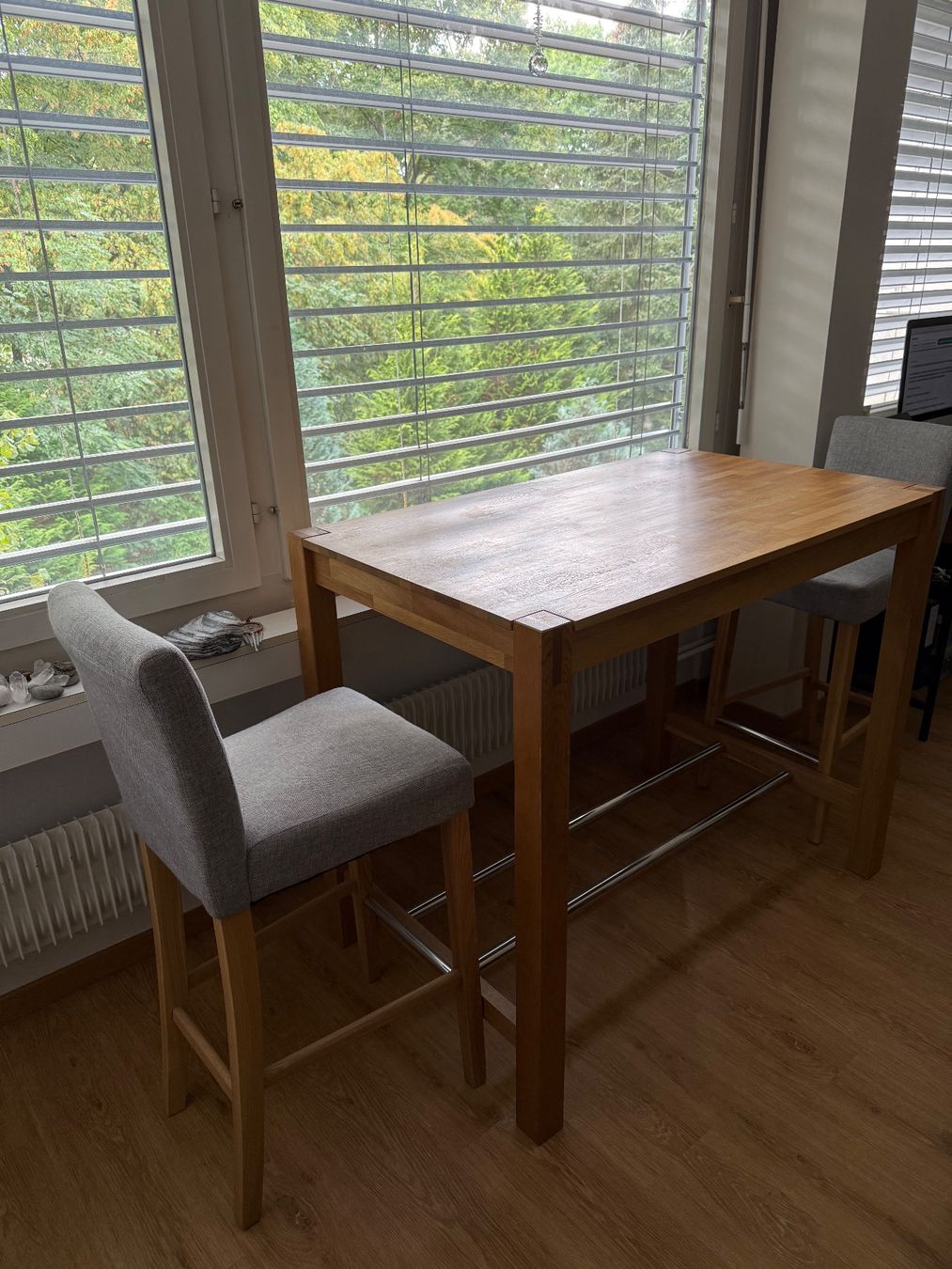 Jysk Set di tavolo e panche: Bartisch / Küchentisch Eiche Massiv 70x115x95 mit 2 Stühlen – Nuovo (secondo la descrizione) da Bern venduto da jp62