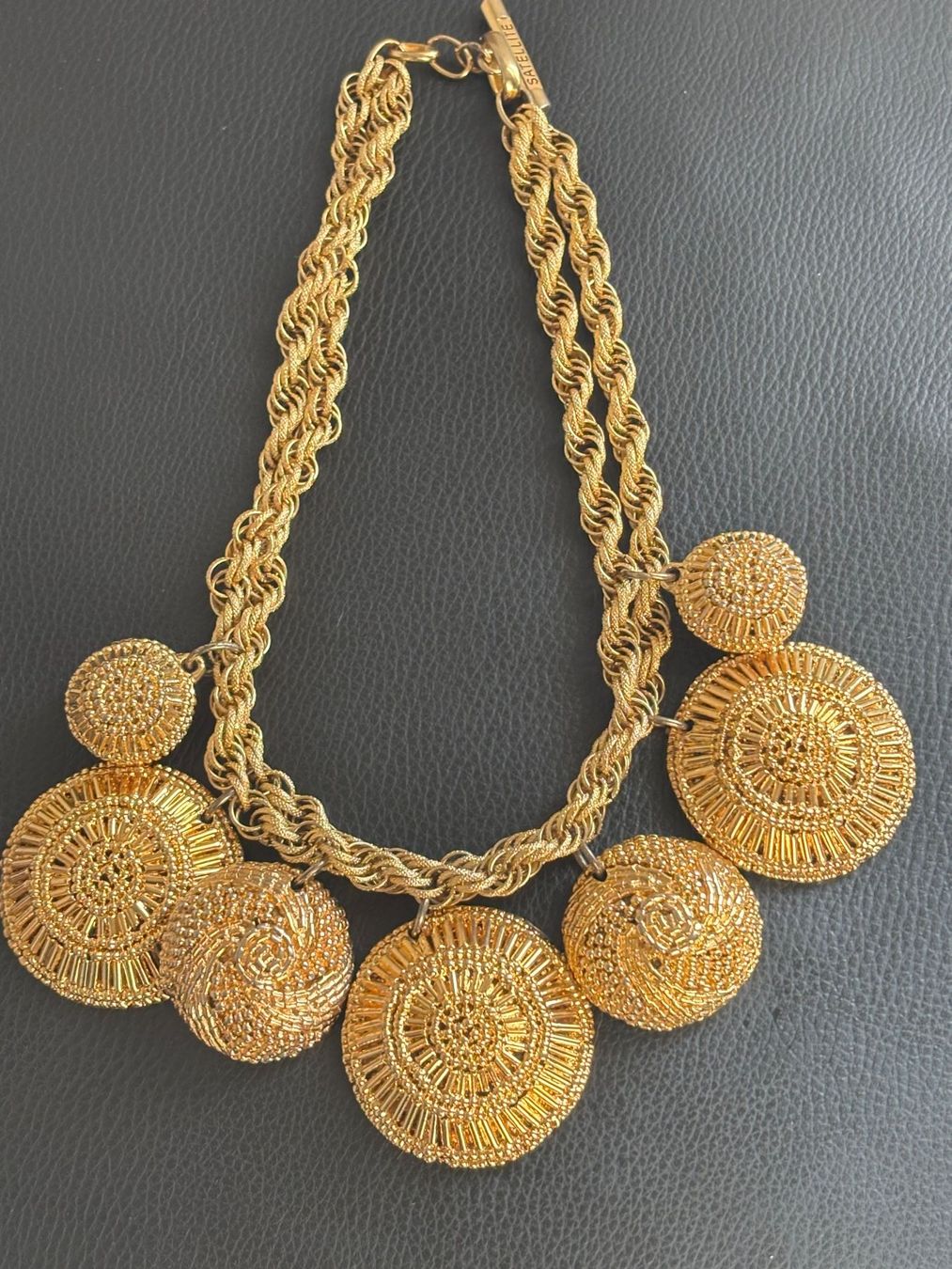 Colliers: Collier plastron vinta  SATELLITE – D'occasion à Peseux par cha_t8hk