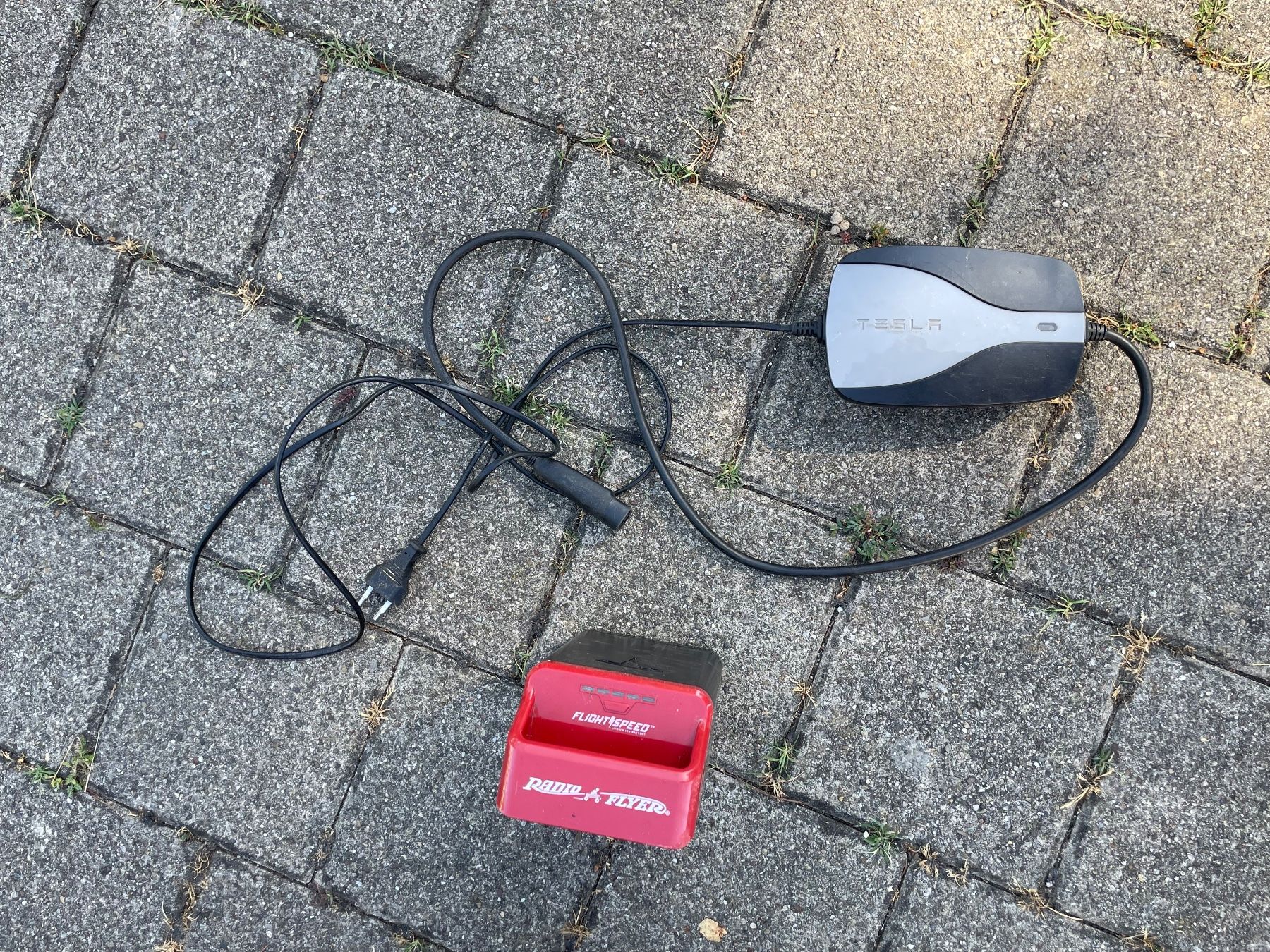 Veicoli per bambini: Kinder Elektroauto Tesla Model S rot – Usato da Belp venduto da stonebuck1 3