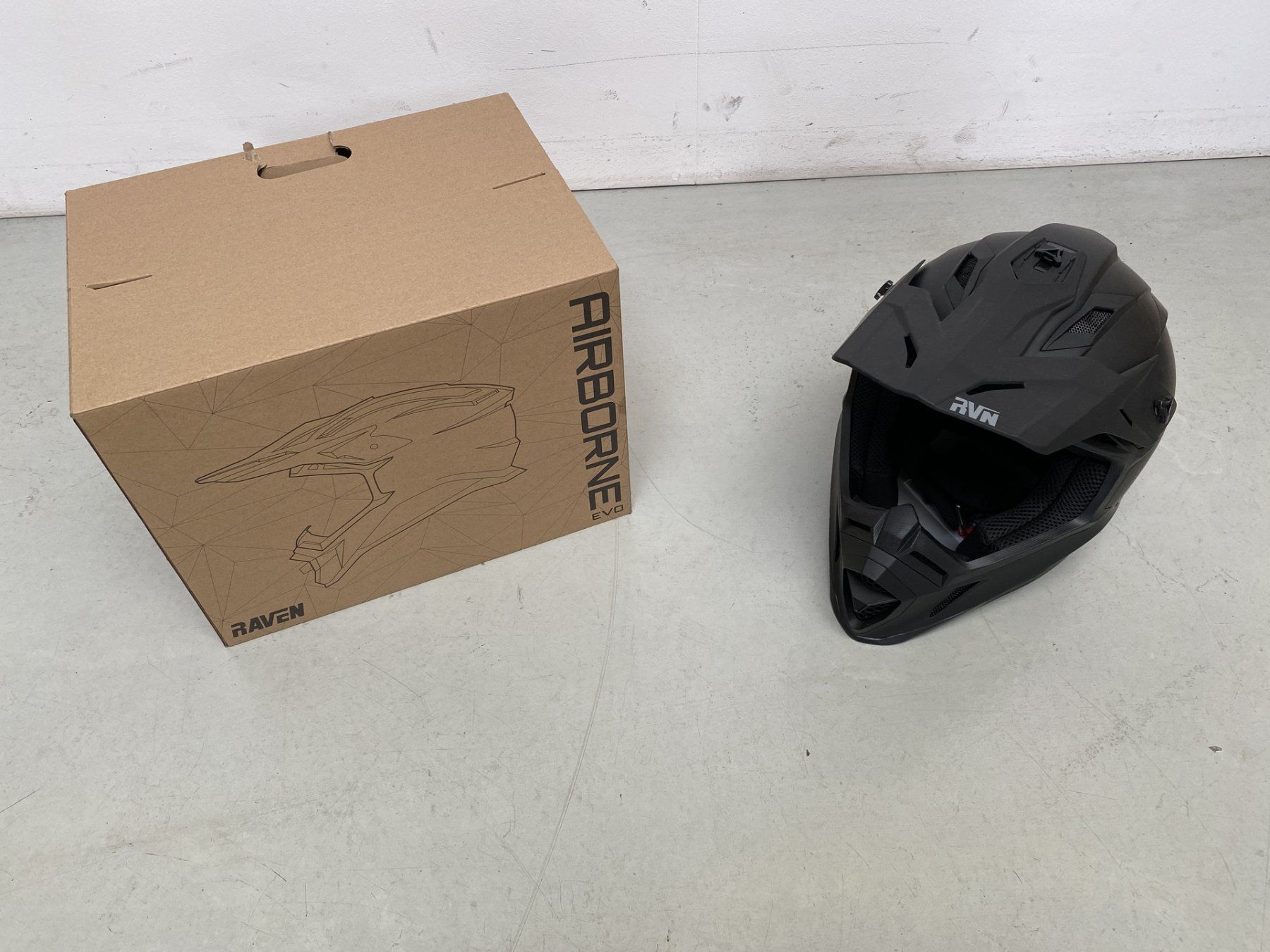 Caschi & visiere: Motorradhelm Raven – Usato da Alpnach-Dorf venduto da Hess-Automobile