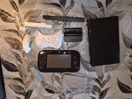 Wii U avec jeux et Skylanders, à lire la description.