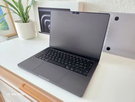 MacBookPro MAX, 40 Core, 48 GB RAM, 36 Ladezyklen, 97% Akku