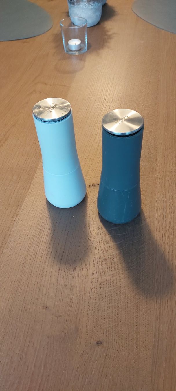 Set di piatti: Pfeffer- und Salzmühle-Set Milltop / Joseph Joseph – Usato da Steinen venduto da Roger_b01 2