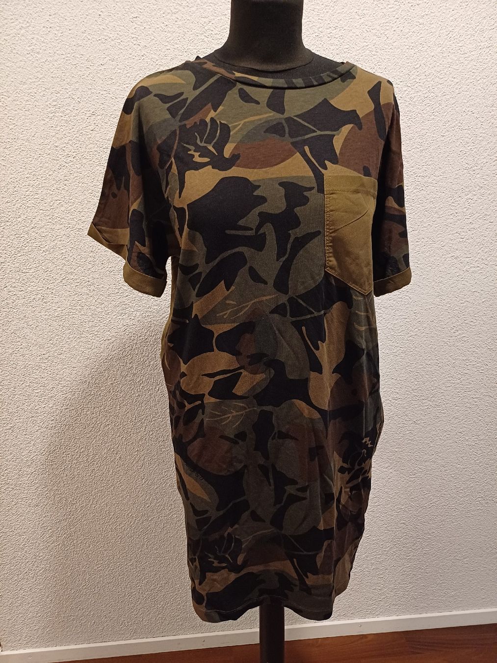 T-shirt: RAW longshirt xs – Nuovo (secondo la descrizione) da Winterthur venduto da Smily-_-