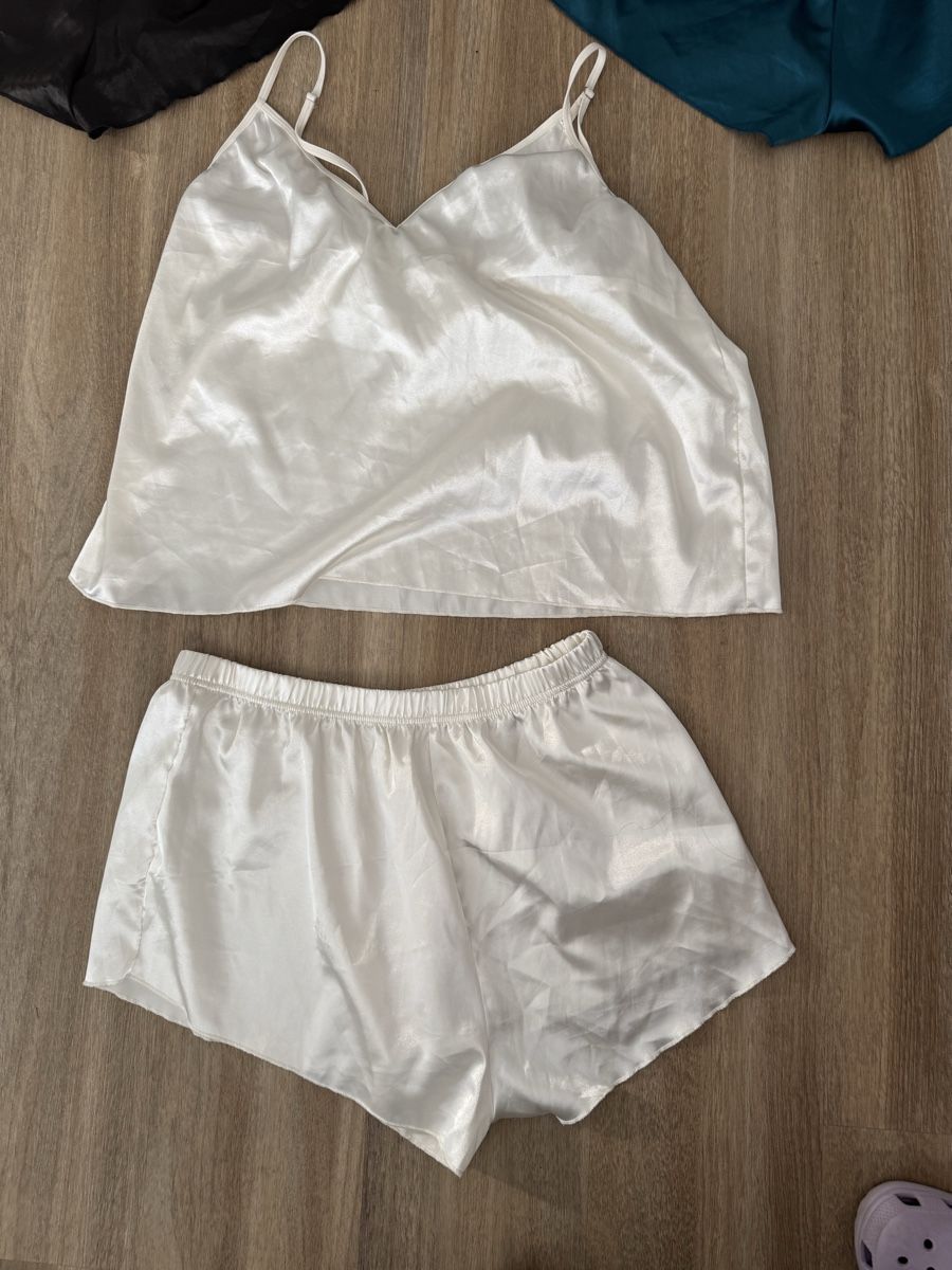 Negligees & Pyjamas: pyjama set – Gebraucht aus Sierre von jen_w8vt 1