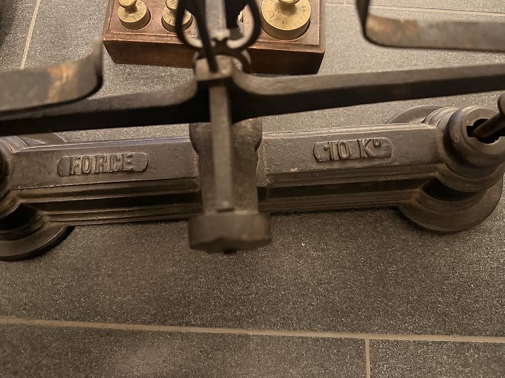 Bilance e pesi: Antike Waage – Usato da Bern venduto da gadgetobjects 1