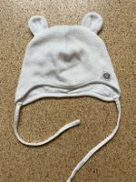 Süsse weisse Babymütze mit Ohren