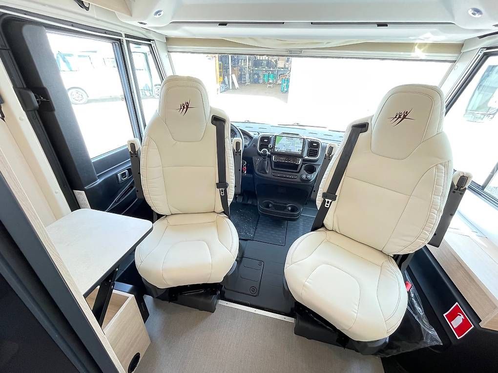 Camping Fahrzeuge: Rapido SERIE 8F 854 F – Gebraucht aus Langenthal von Reisemobil01 9