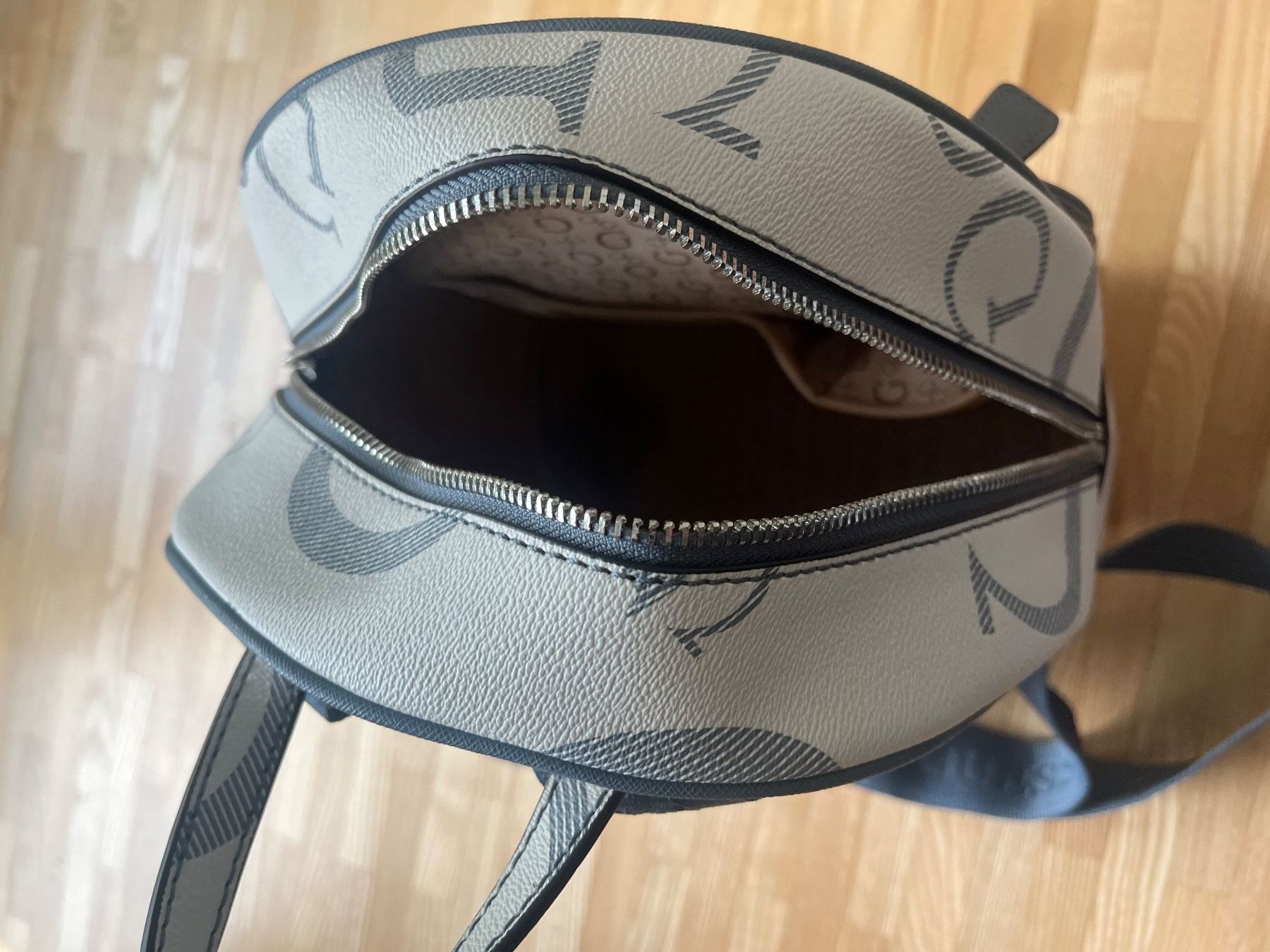 Guess Rucksäcke: Guess Rucksack – Neu und originalverpackt aus Seuzach von Black_sheep 2