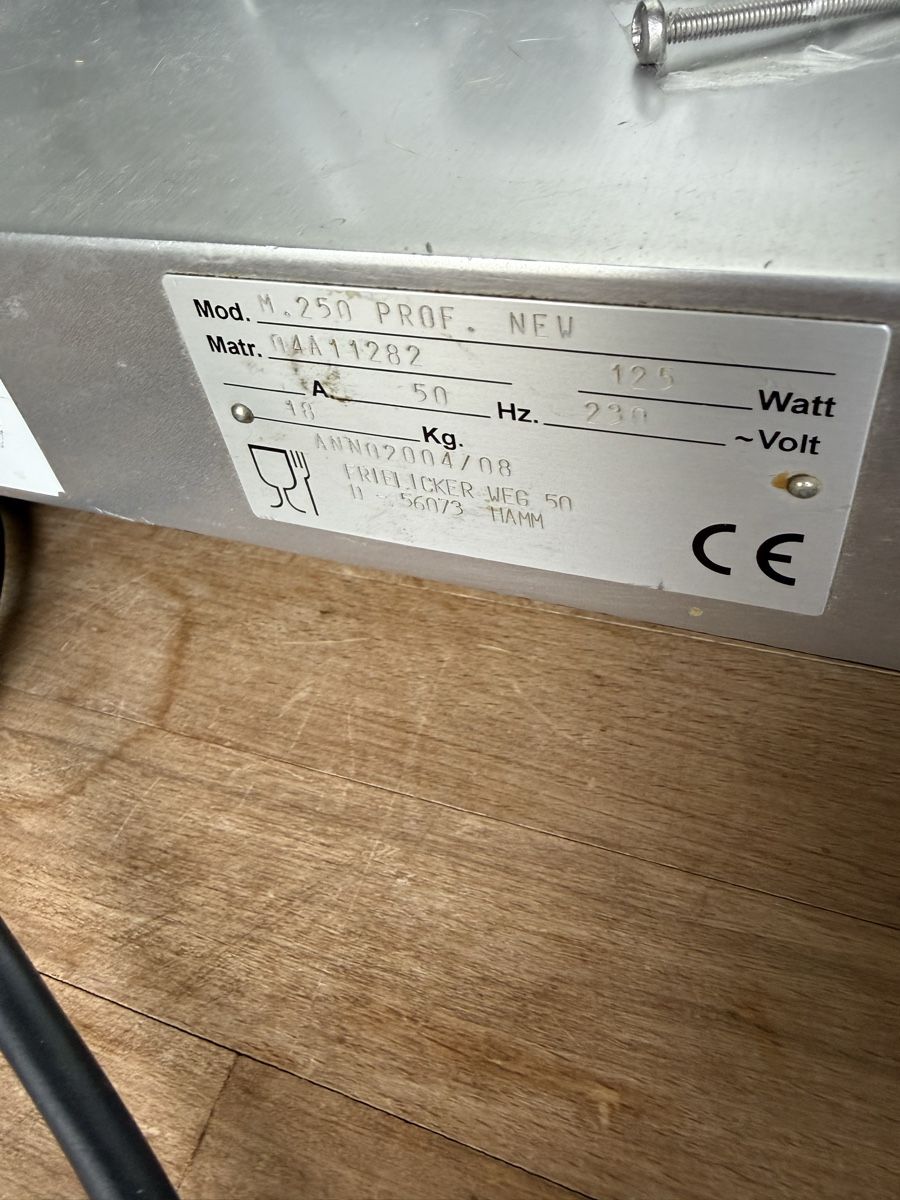 Elettrodomestici da cucina: Gastro Schneidemaschine – Usato da Zürich venduto da Banana15 4