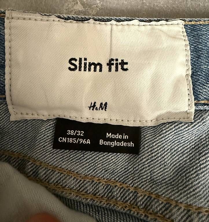 Jeans: Hellblaue Jeans  – Usato da Wädenswil venduto da dom_pz5d 1