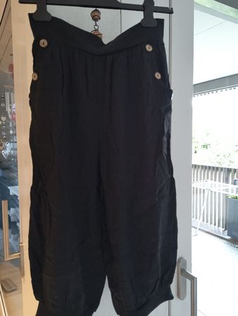 Schwarze Hose 3/4 Länge mit Holzknöpfen Gr. 164 Sommerlich