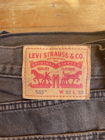 Jeans Levi Strauss 565 braun W33 L32