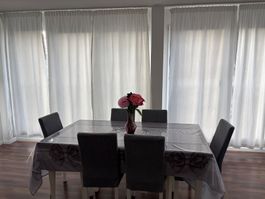 Tavolo IKEA allungabile + 6 sedie – ottime condizioni