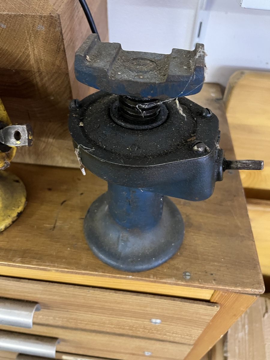 Alle Werkzeuge: Oldtimer Wagenheber Bilstein 1800 kg – Gebraucht aus Stüsslingen von Natrium 2