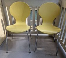 2x Stühle im Arne Jacobsen / Ameisen - Stil (gelb)