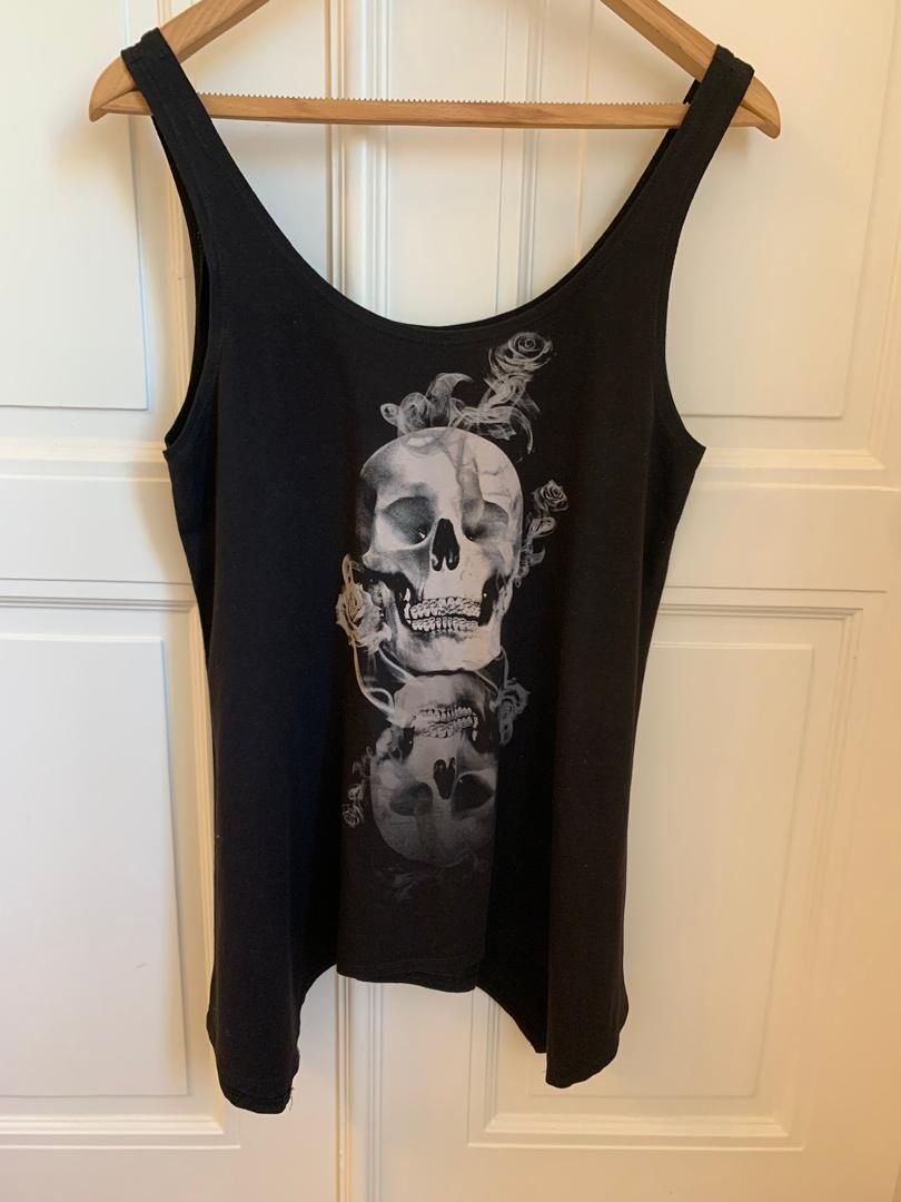 Top: Gothic Skull Tank Top Size 10  – Usato da Genève venduto da Kmattr