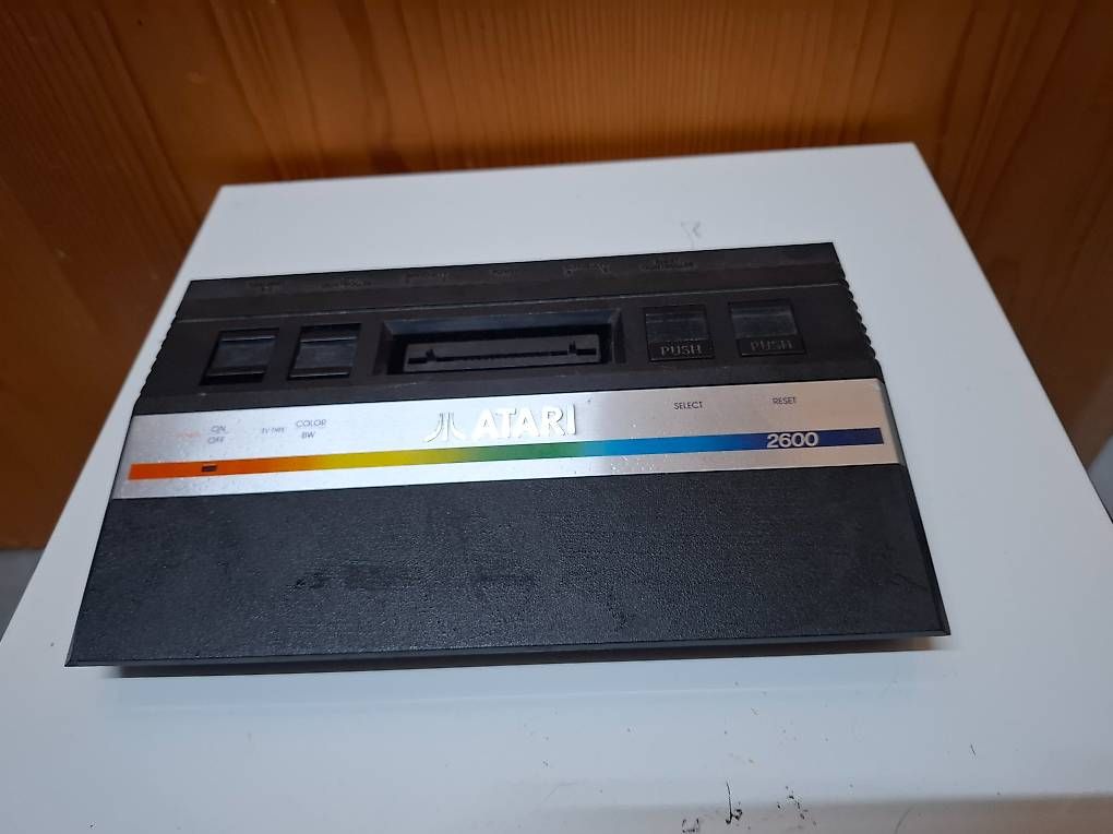 Atari Konsolen: Atari 2600 Spielkonsole schwarz – Defekt aus Mühlehorn von Flohmarkt-Walensee 1