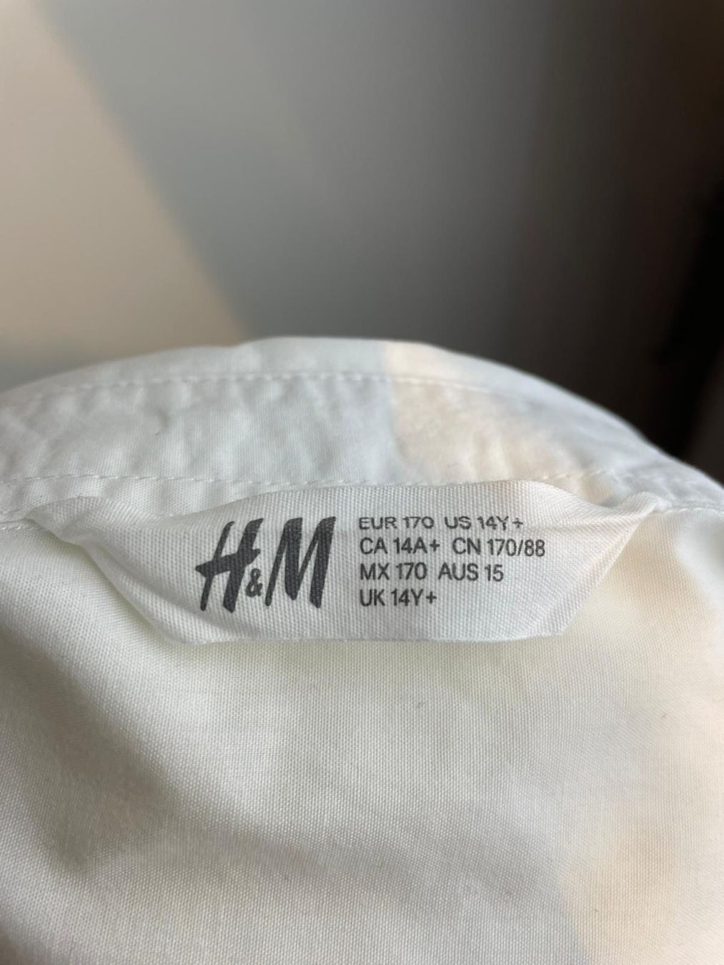 H&M Camicie, T-shirt & Polo: ***H&M*** kurzarm Hemd weiss 170 – Usato da Wädenswil venduto da H2H_Secondhandshop 1
