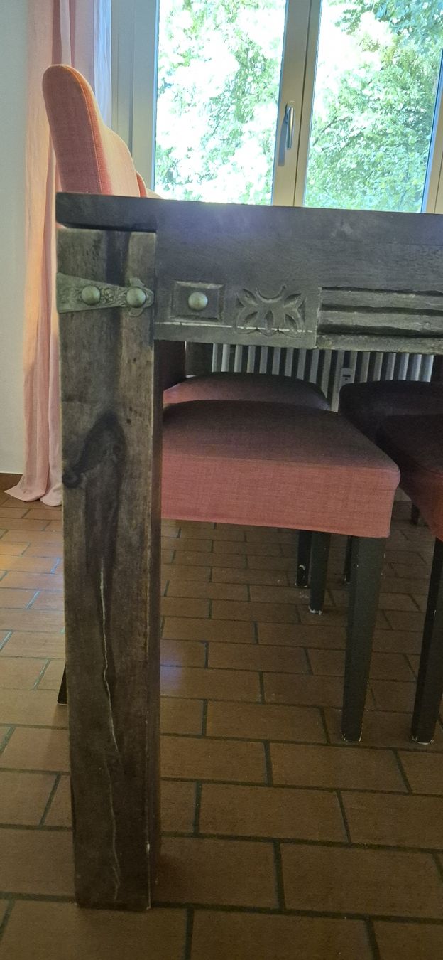 Set di tavolo e panche: Wooden Dining Table with 4 Chairs – Usato da Männedorf venduto da vis_955d 1