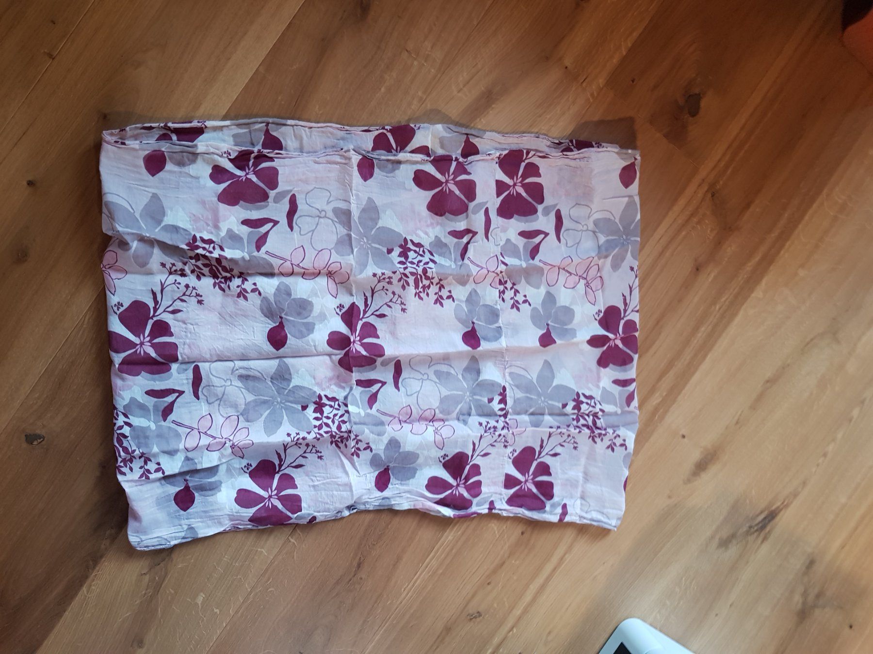 Foulard & Sciarpe: Tuch Loop Schal Foulard mit Blumen Muster – Usato da Walterswil BE venduto da Lonitti 3