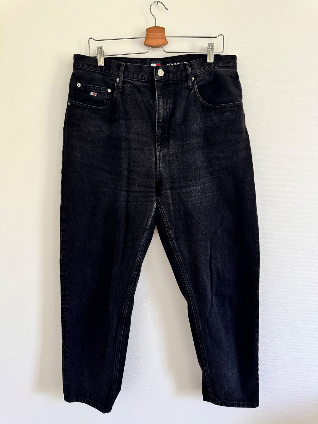 Tommy Hilfiger Jeans: Tommy Jeans Mom Ultra High Rise – Usato da St. Gallen venduto da nikolasbong