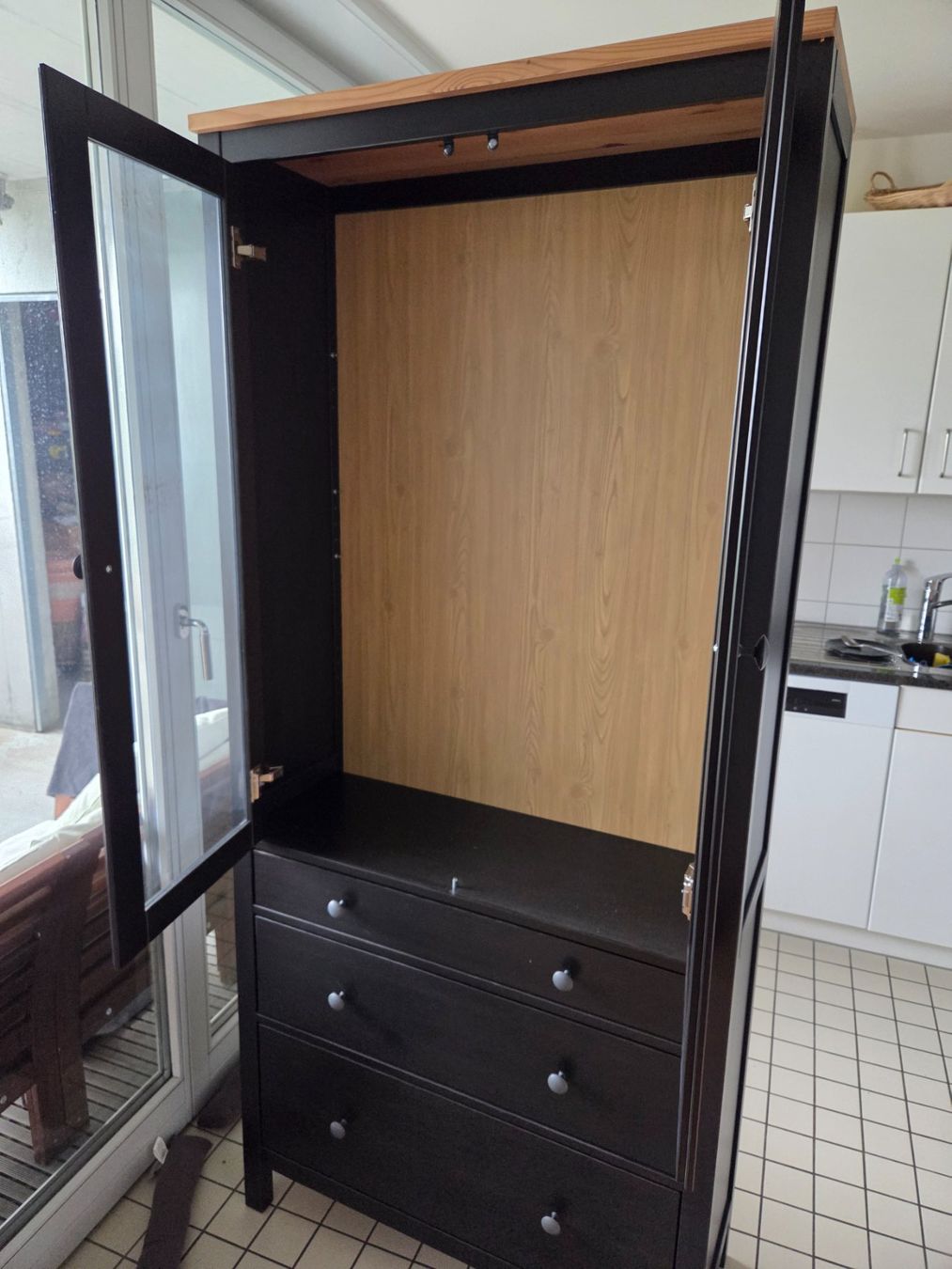Ikea Vitrines: IKEA Hemnes Vitrinenschrank, schwarz – D'occasion à Therwil par ViperACR 2