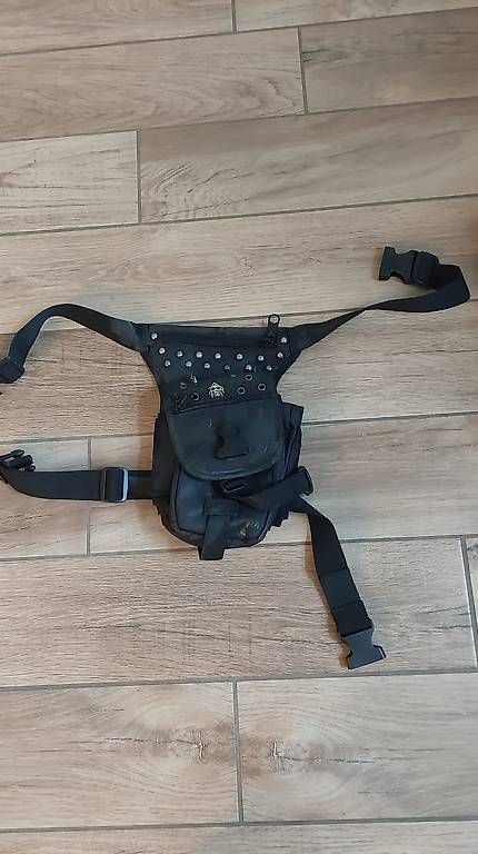 Borse: Gothic Oberschenkel-Tasche mit Totenkopf – Usato da Meiringen venduto da Flauschfarm 3