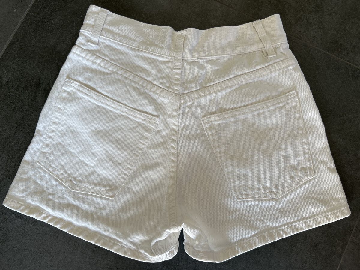 Hosen: Shorts blancs 36 – Gebraucht aus Yens von Chriis 1