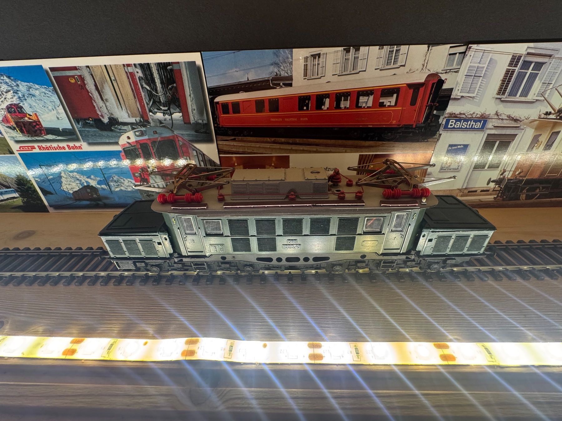 Kleinbahn Modellini di ferrovie: 1020-43 ÖBB E-Lokomotive Kleinbahn – Usato da Klarsreuti venduto da Sbirolipiero