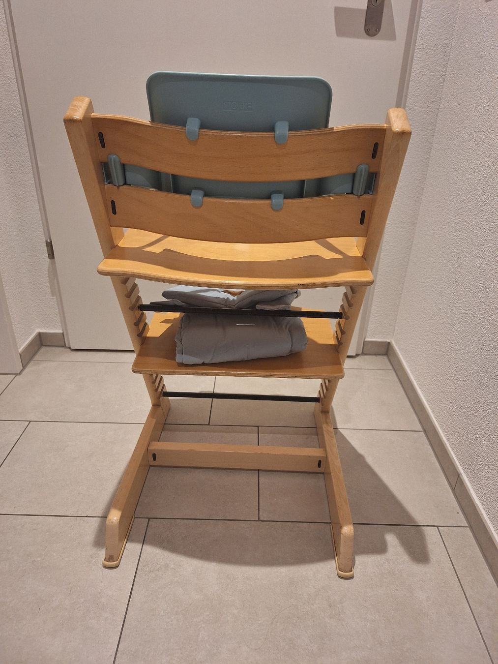 Stokke Chaises hautes: Triptrap Stokke mit Baby Set und Sitzbezug  – D'occasion à Döttingen par DuHaiduc 1