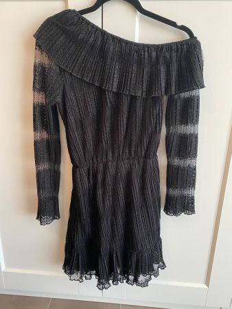 Kleid in schwarz mit Spitze