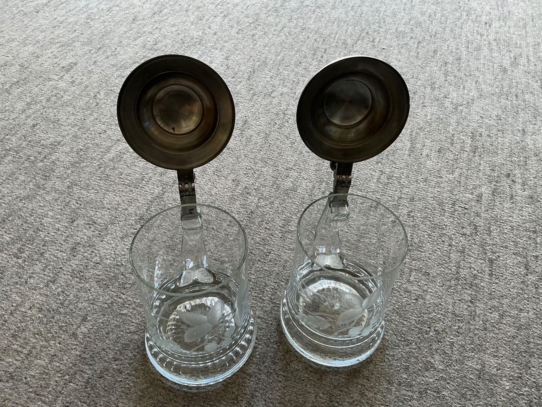 Bicchieri: 2 Antike Bierkrüge mit Zinndeckel , Top! – Usato da Jona venduto da Jancy60 1