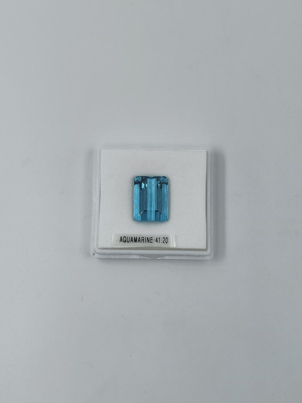 Pietre preziose: 1 AQUAMARIN 41.20 CT. – Usato da Luzern venduto da EdiGem