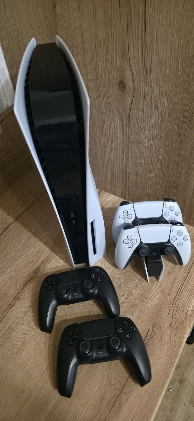 Sony Console: Console Sony PlayStation 5 avec 4 manettes  – Usato da Sion venduto da kev_t5tb 1