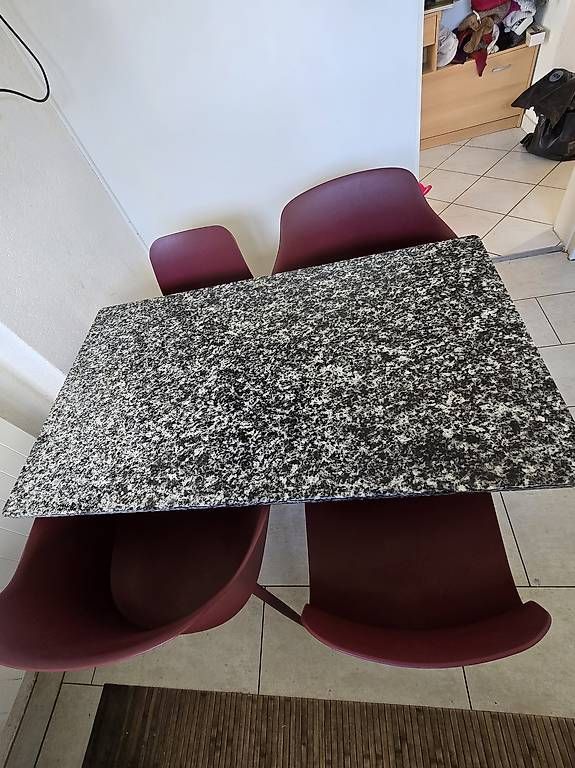 Tavoli: Bistrottisch inkl. 4 Stühle – Usato da Effingen venduto da Tigermoni